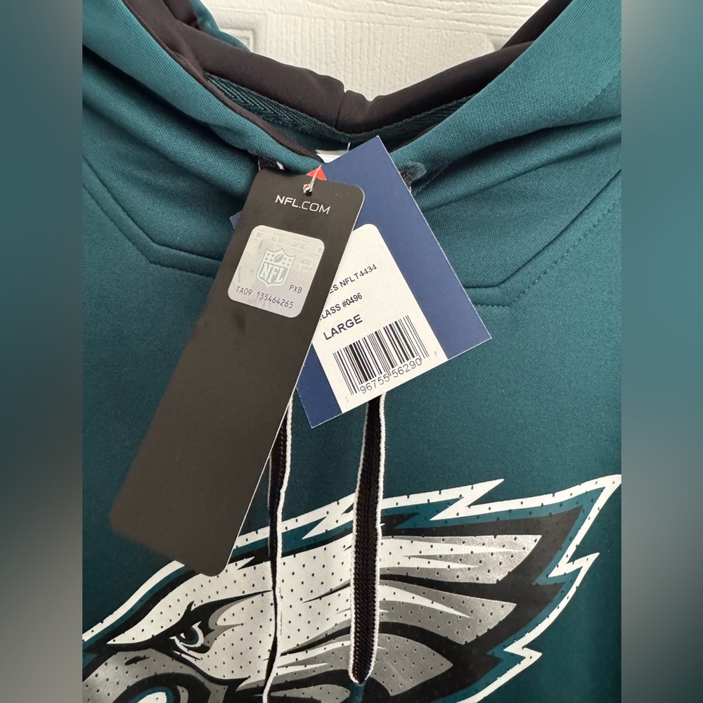 Philadelphia Eagles Pullover Hoodie - Picture 4 of 9